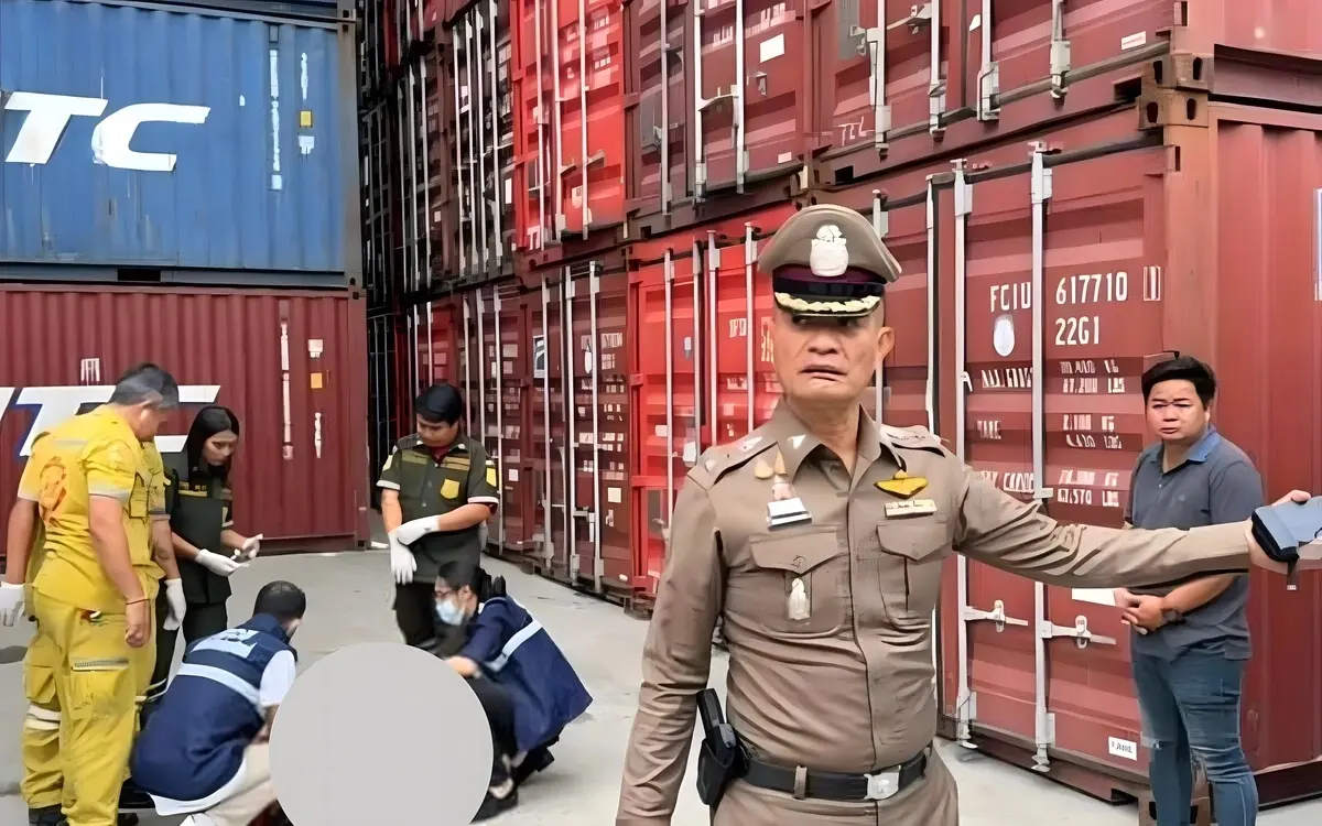 Toedlicher zwischenfall bauarbeiter stirbt nach unfall mit containerlift in samut prakan 056b63af