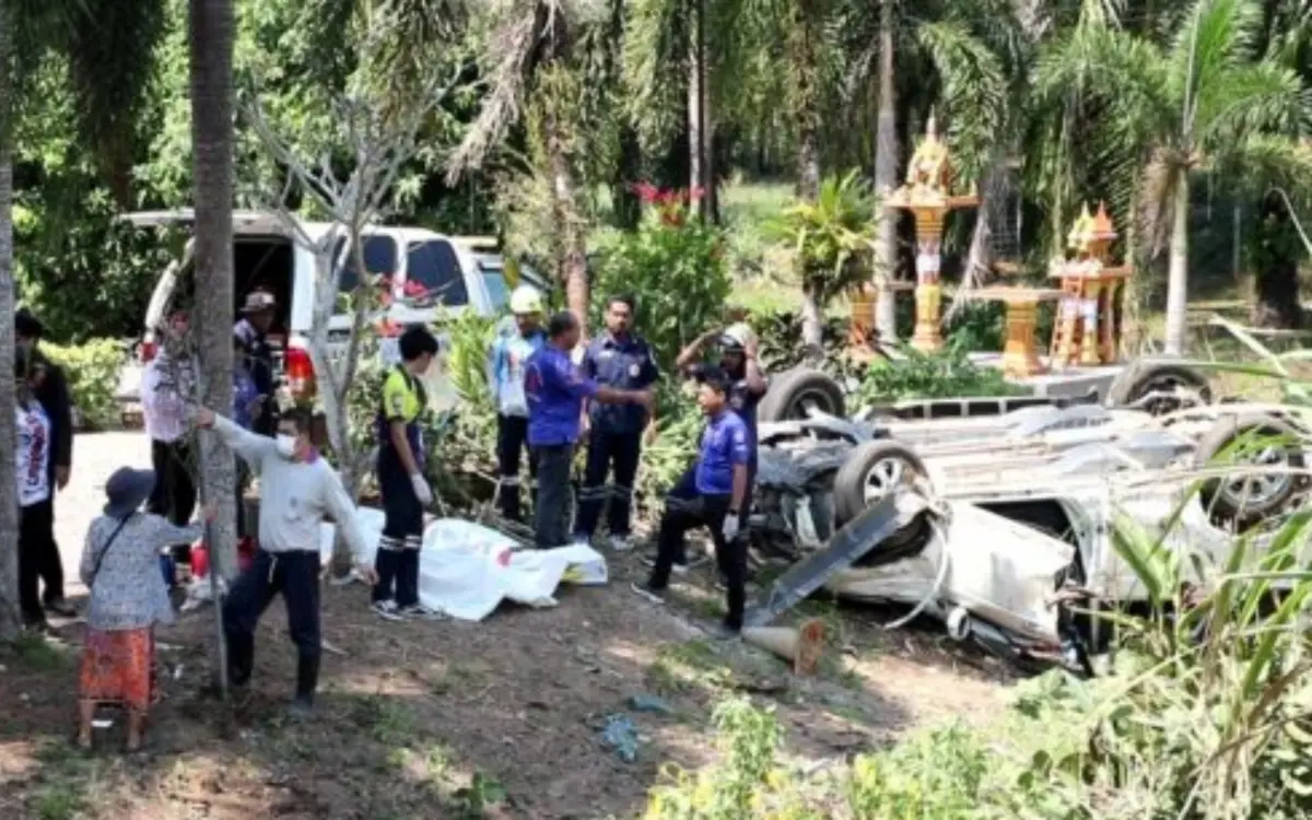 Trauriger autounfall in chumphon drei familienmitglieder sterben achtjaehrige tochter ueberlebt 8b51484e