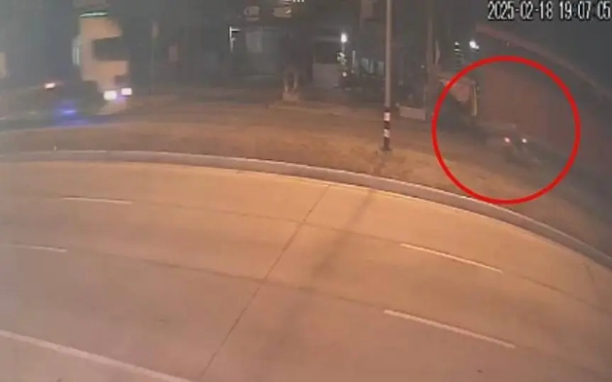 14-jähriger Junge stirbt in Ayutthaya nach Hundeverfolgung