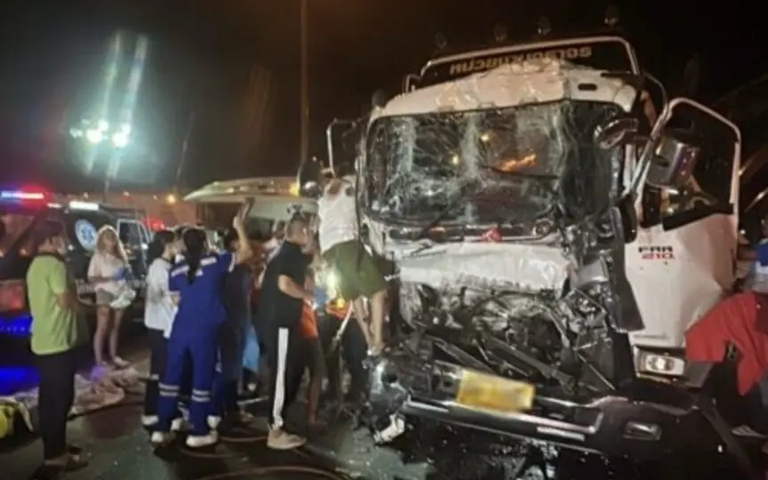 Horror-Unfall in Prachuap Khiri Khan: Kettenkollision an roter Ampel