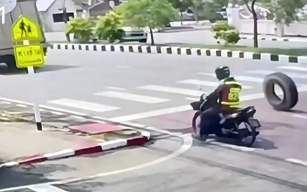 Unfall mit folgen lkw reifen loest sich und verletzt schuelerinnen polizei ermittelt video ff910d25