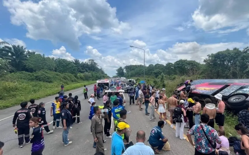 Update reisebus crash in surat thani auslaendische touristen schwer verletzt 955ba276