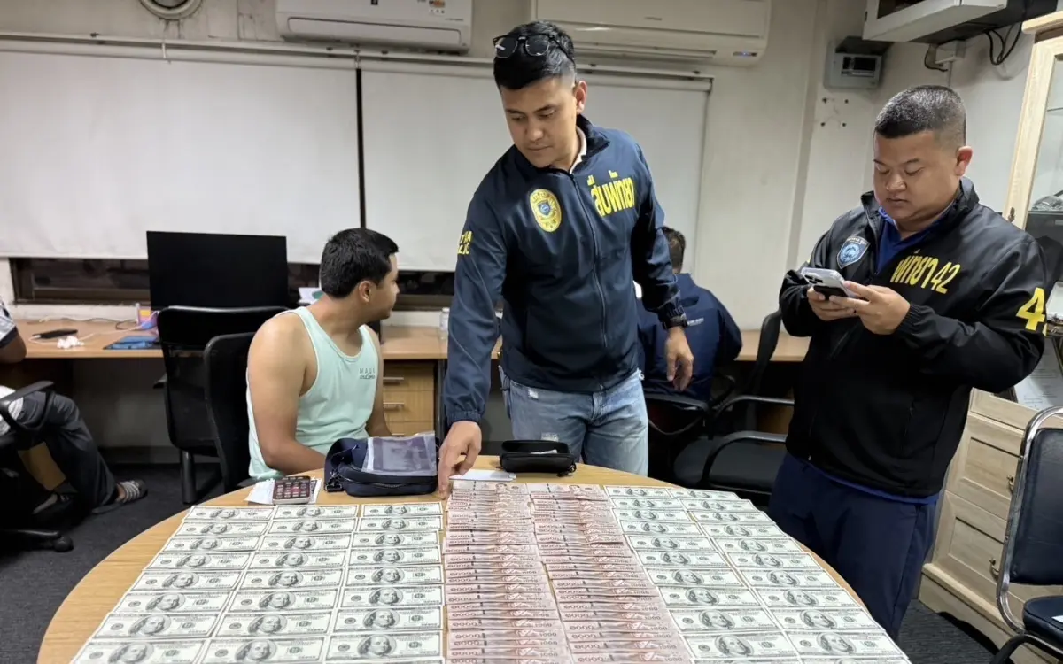 Uzbekischer tourist tauscht gefaelschte us scheine polizei schlaegt zu 176ddcee