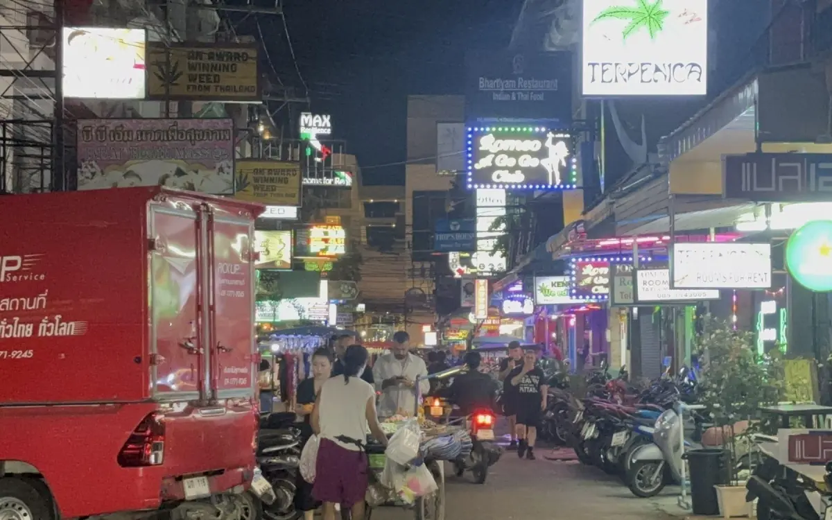 Verkehrsrowdy auslaender provoziert chaos in pattaya 2ef5c424