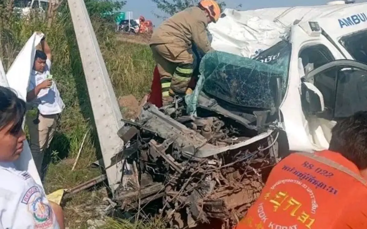 Verstoerender unfall auf highway bei korat rettungskraefte trauern um kollegen 5aa9ab78