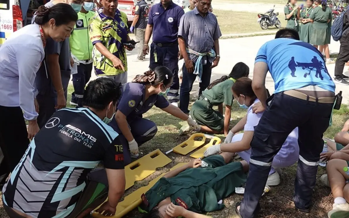 Verzweifelte Eltern: 62 Schüler im Pfadfinderlager auf Koh Samui mit Lebensmittelvergiftung ins Krankenhaus eingeliefert