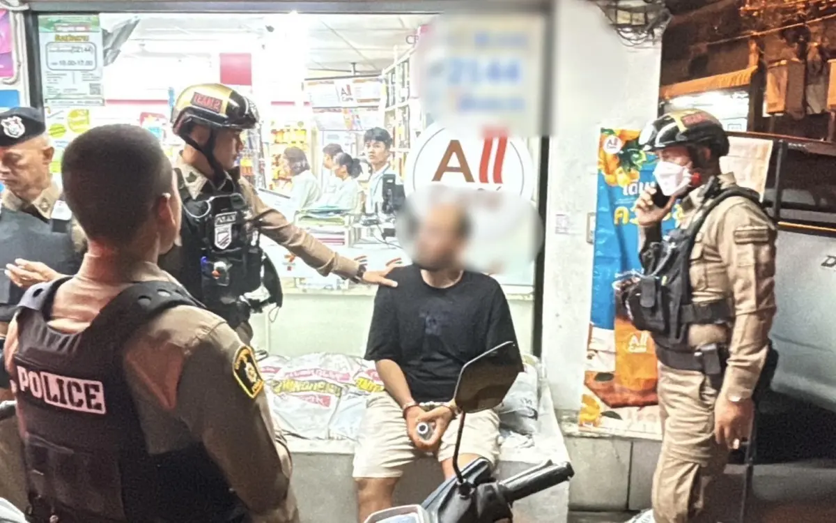 Video boesewicht schlaegt erneut zu auslaender terrorisiert 7 eleven 28f213b8