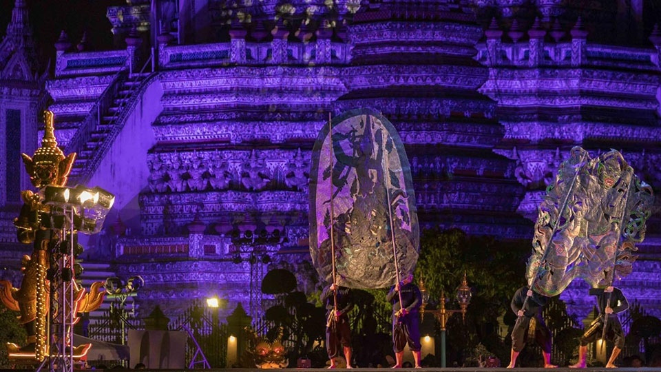 Vijit chao phraya im dezember ein phaenomen aus licht und farben zeigt sich in richtung countdown 2dcc53a1