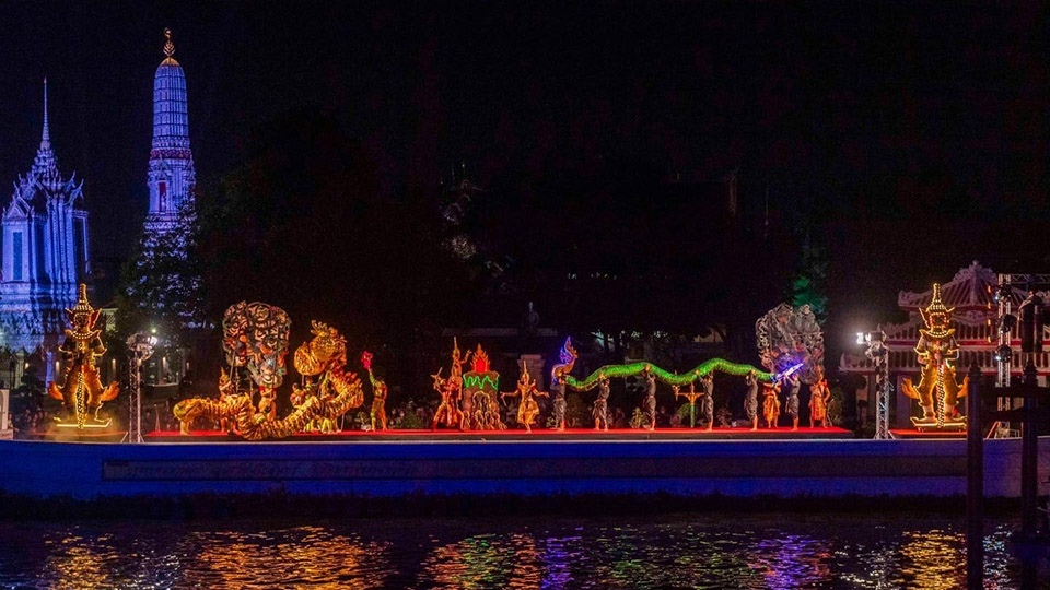 Vijit chao phraya im dezember ein phaenomen aus licht und farben zeigt sich in richtung countdown 6fbfe7cf