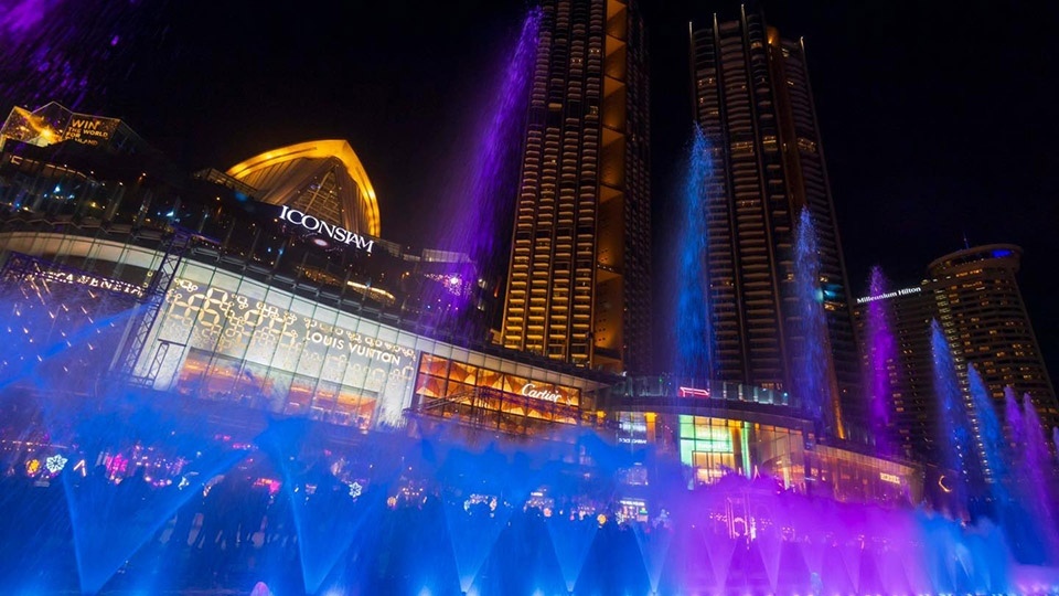 Vijit chao phraya im dezember ein phaenomen aus licht und farben zeigt sich in richtung countdown 77eb1733