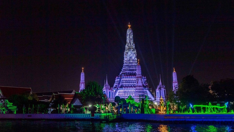 Vijit chao phraya im dezember ein phaenomen aus licht und farben zeigt sich in richtung countdown a5c79a0d