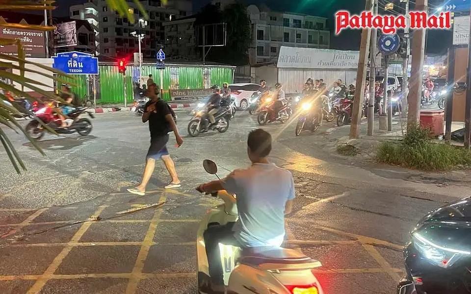 Warnung an europaeische touristen vorsicht beim ueberqueren von strassen in thailand hier haelt 5a68461d