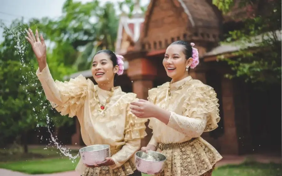 Wasser schlacht mit risiken wie sie beim thailaendischen songkran gesund bleiben 69c58053
