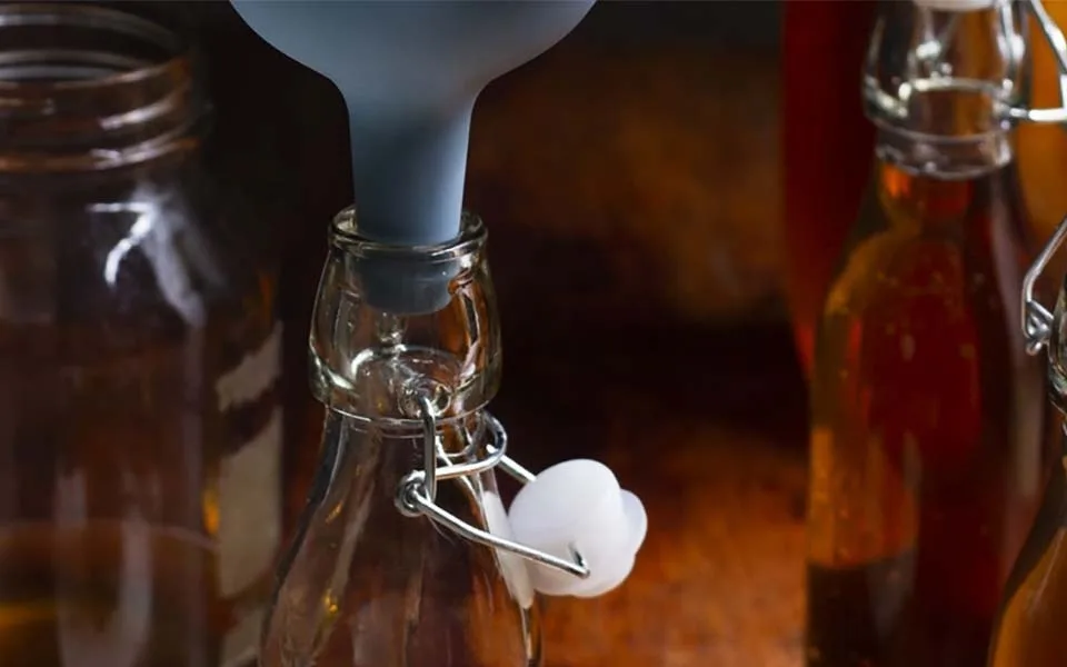 Neues Gesetz zu Alkohol tritt in Kraft – Schnaps-Boom in Thailand