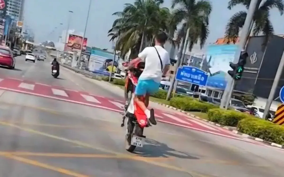 Ausländischer Skandal-Biker terrorisiert Pattaya – Polizei schweigt?