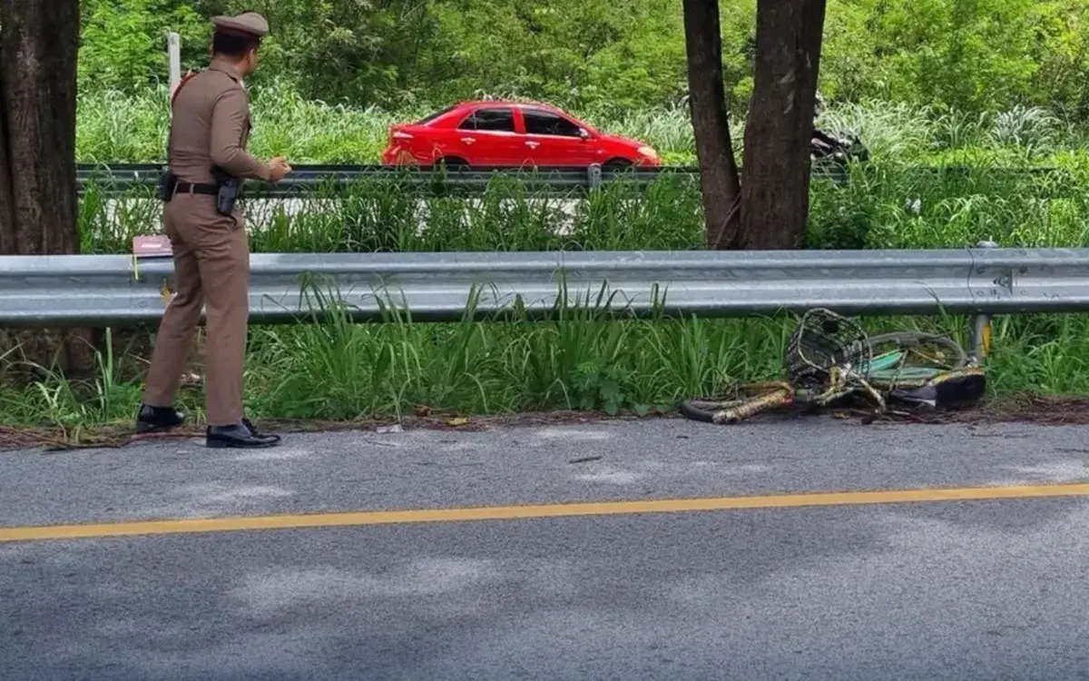 Familienausflug mann ueberfaehrt radler in chonburi b7cbed96