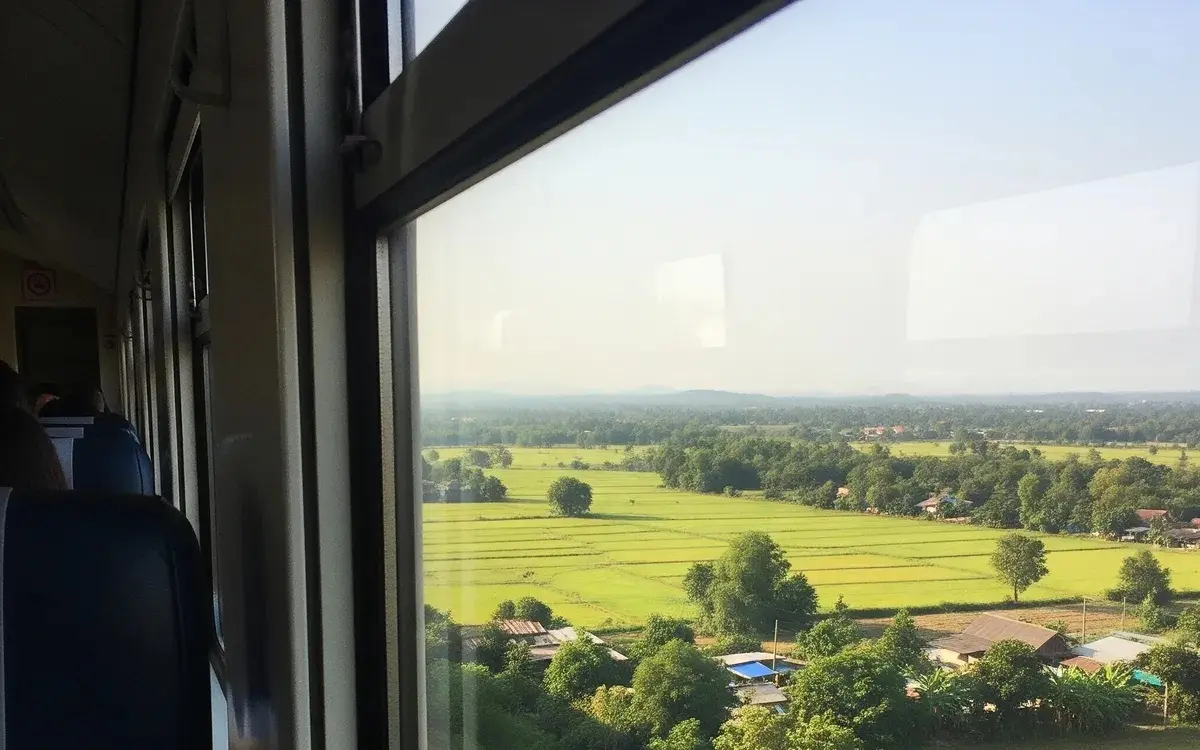 Fenster nach Norden – Mit dem Zug von Bangkok nach Udon Thani