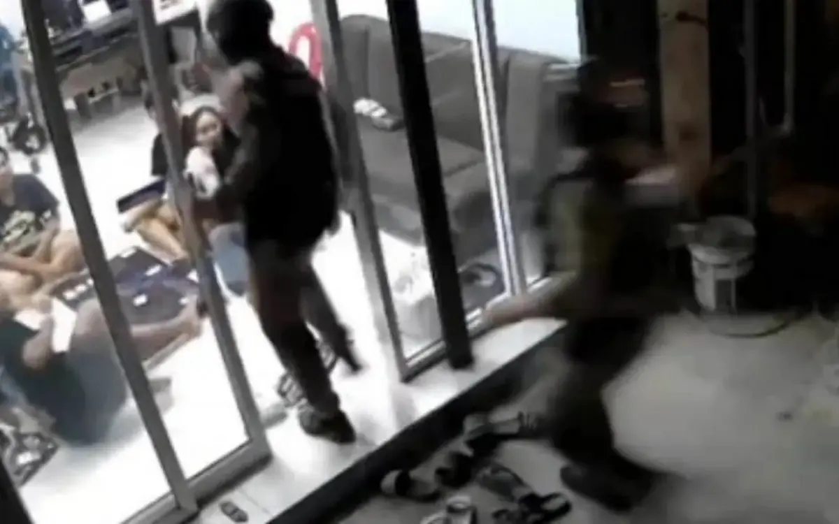 VIDEO: Polizei stürmt Haus – Ein peinlicher Irrtum