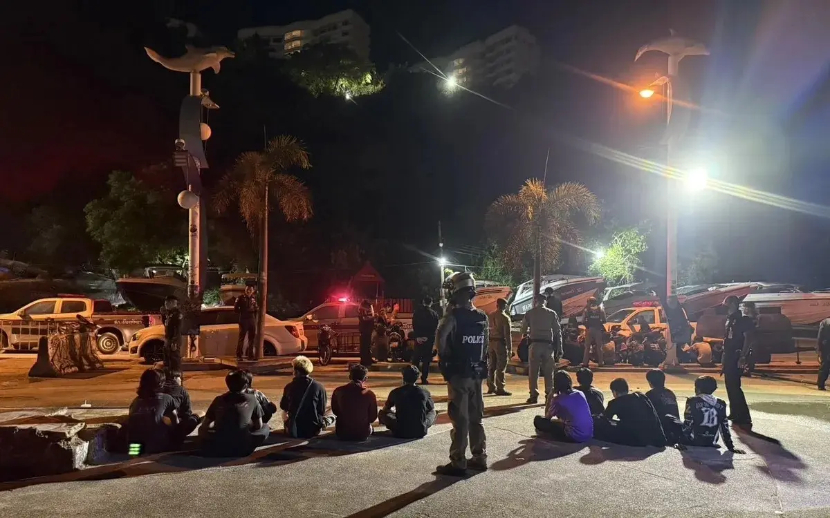 Schlaeger razzia in pattaya 22 auslaender mit waffen geschnappt 2ad990ad