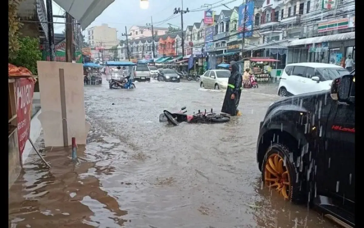 Überschwemmungen in Phuket – Noch schlimmeres Wetter droht