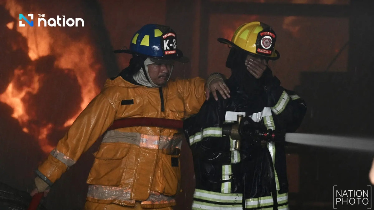 VIDEO: Inferno in Thailand! Fabrik brennt lichterloh