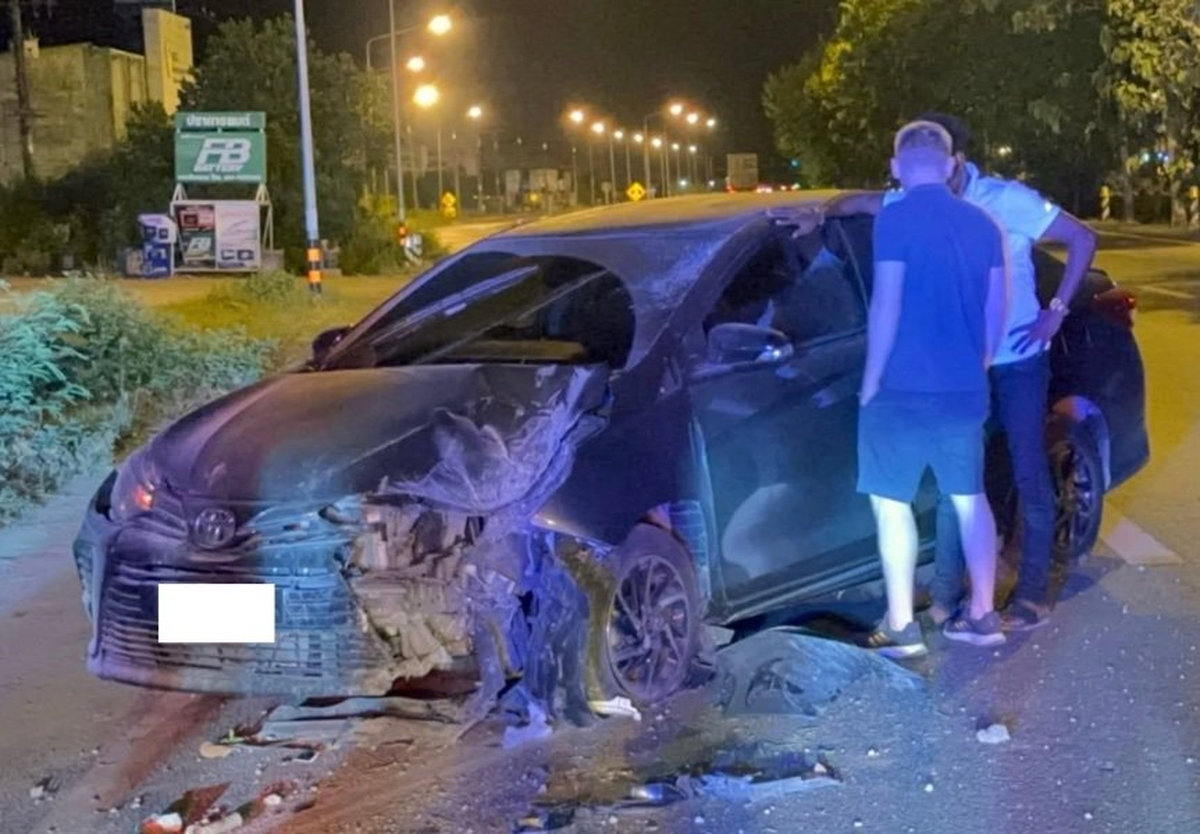 Betrunken gegen Schild gekracht – Ausländischer Fahrer tobt!