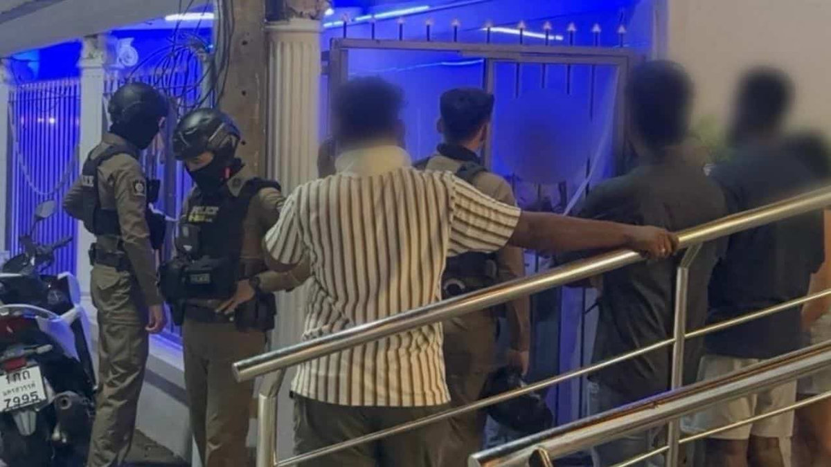 Zu kleine Brüste? Inder rufen Polizei wegen enttäuschter Wünsche