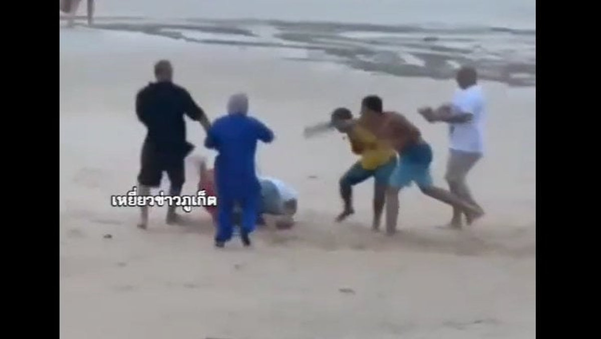 Phuket: Touristen verprĂźgeln Lifeguards am Nai Harn Beach Phuket: Touristen verprĂźgeln Lifeguards am Nai Harn Beach