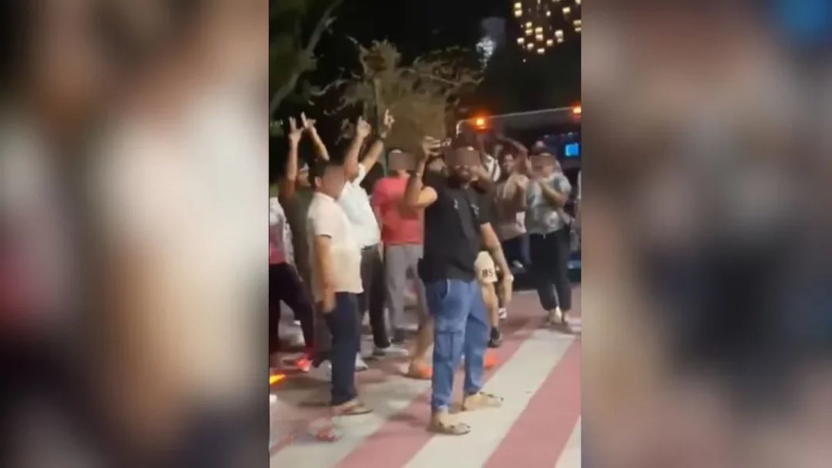 Tanzende Inder verwandeln Pattaya in mobile Disco – Polizei reagiert