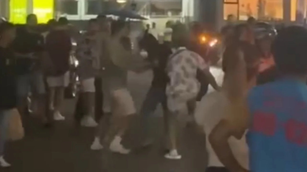 VIDEO: 20 Ausländer attackieren Motorradvermieter in Phuket