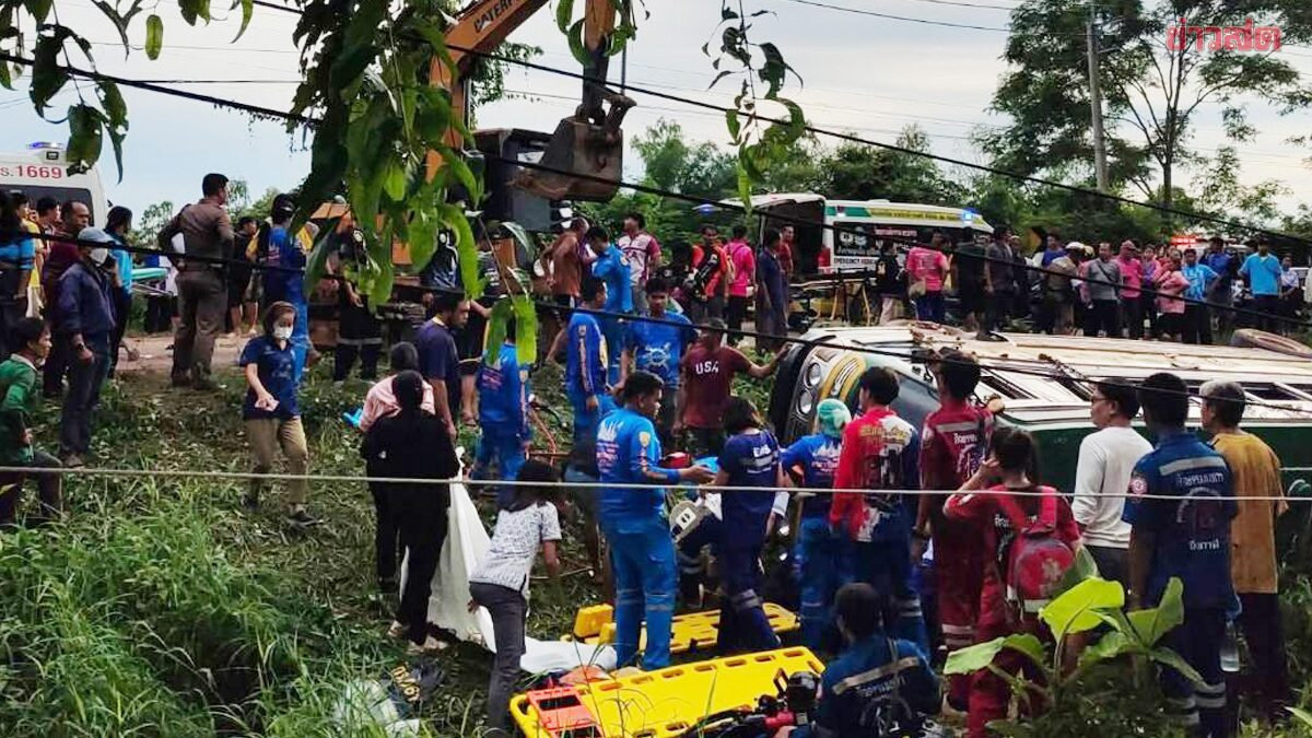 Schulbus überschlägt sich – Zwei Tote und viele Verletzte