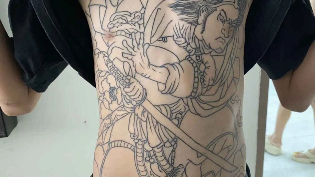 Vater marschiert zur Polizei: Studio tätowiert 14-Jährigen illegal
