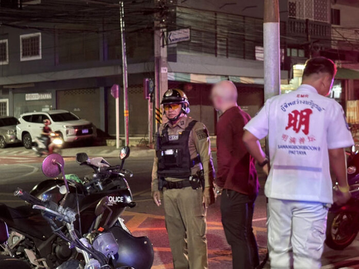 VIDEO: Britischer Biker stoppt Rettungswagen, Unfall folgt