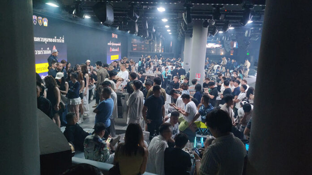 Bangkok-Razzia: Polizei sprengt illegalen ausländischen Club mit 300 Gästen