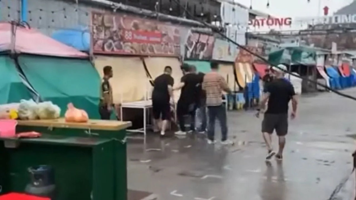 Ausländer attackieren Thailänder vor Restaurant