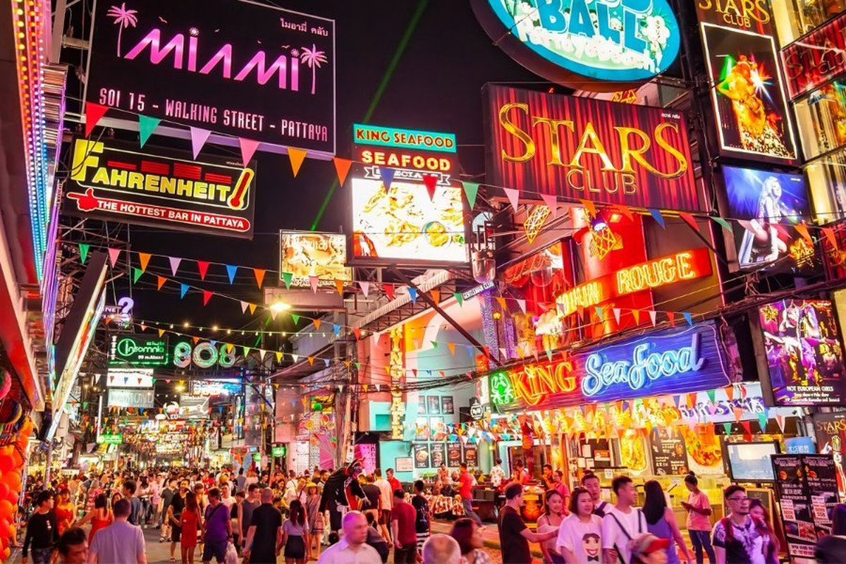 Pattaya setzt auf Null-Toleranz – Beamte durchsuchen Nachtlokale