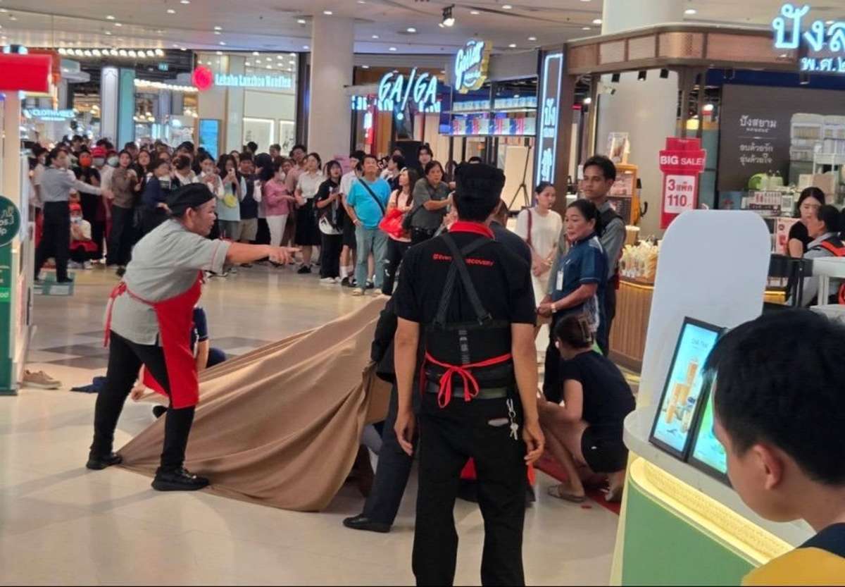 21-Jähriger liegt nach Sprung in Mall im Koma