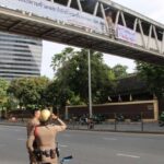 Ausländer stürzt von Brücke in Bangkok