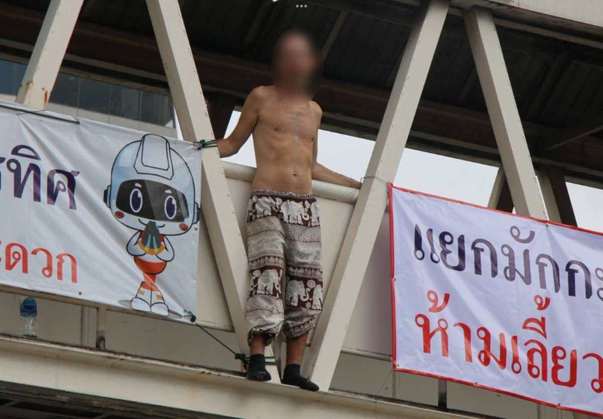 Ausländer stürzt von Brücke in Bangkok