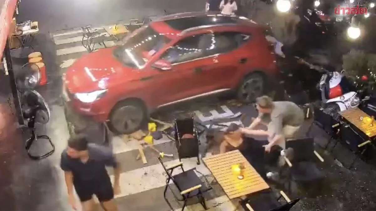 Ausländische Touristen knapp entkommen