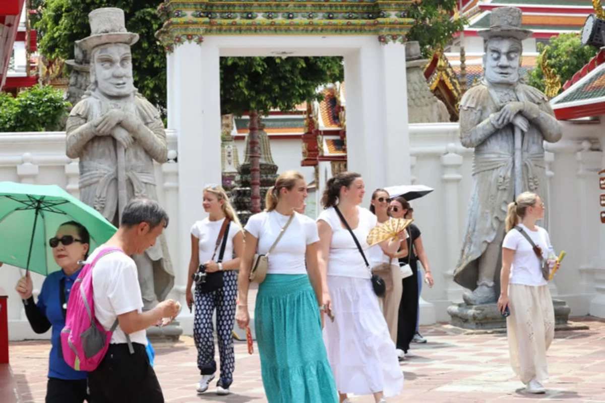 Baht steigt – Tourismus in Gefahr