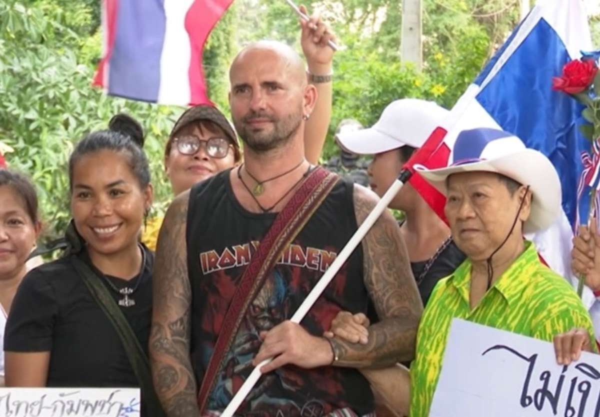 Deutscher protestiert in Thailand