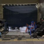 Dieb schläft neben Beute ein