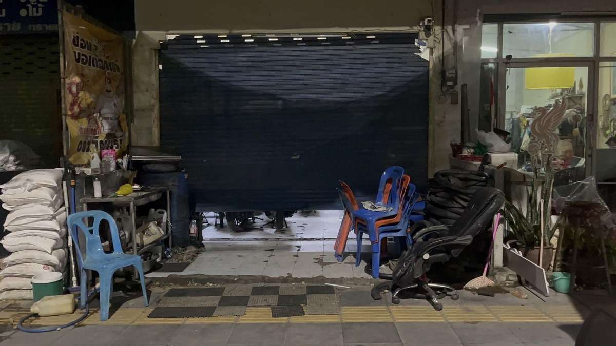 Dieb schläft neben Beute ein