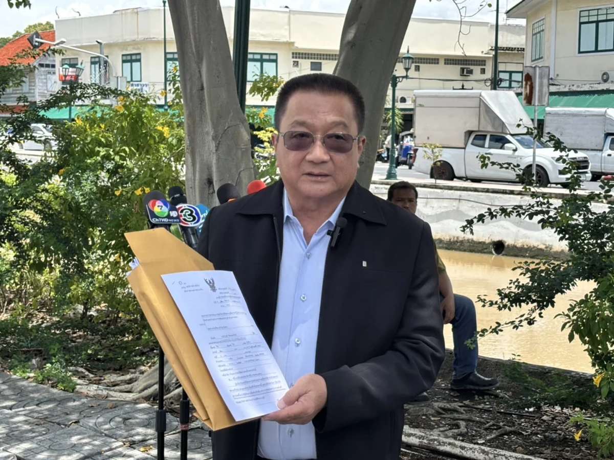 Gericht prüft Ausreise-Stopp – Thaksin längst weg