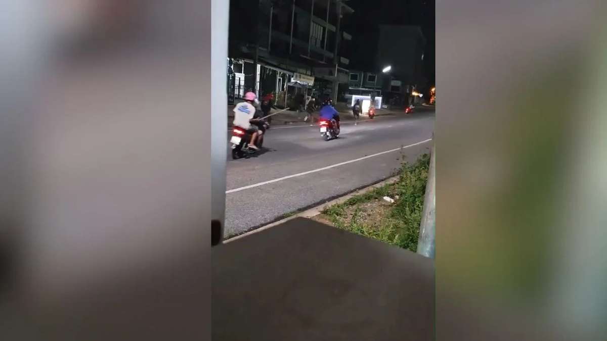 Jugendbanden liefern sich Straßenschlacht