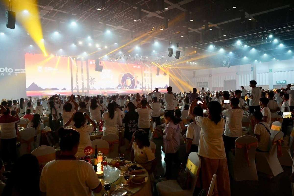 Pattaya Bürgermeister empfängt 2.500 Chinesen