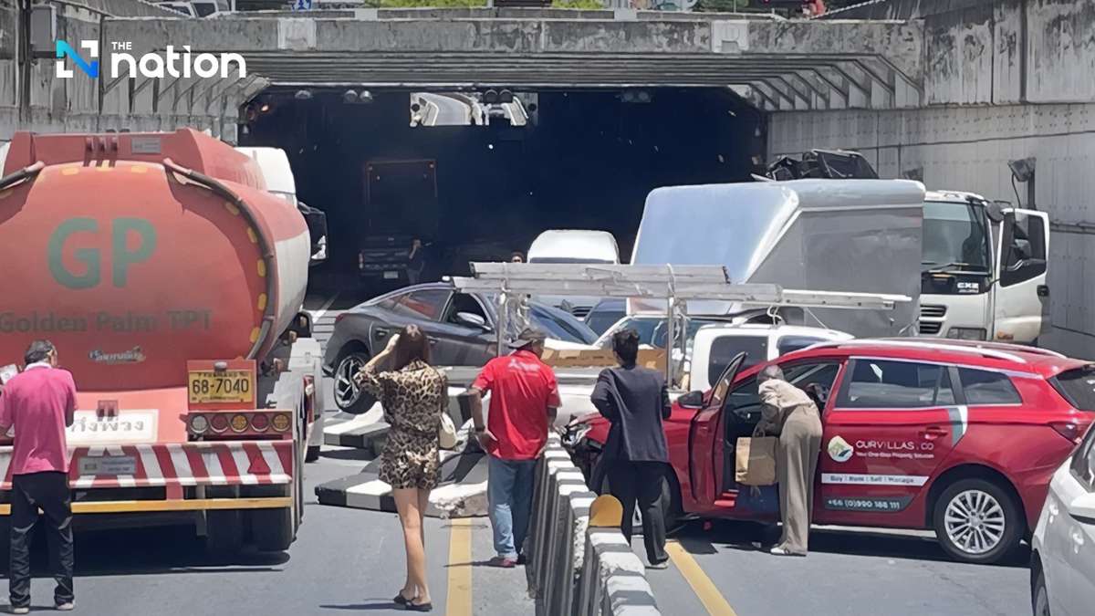 Phuket: 15-Fahrzeuge-Crash im Tunnel Phuket: 15-Fahrzeuge-Crash im Tunnel
