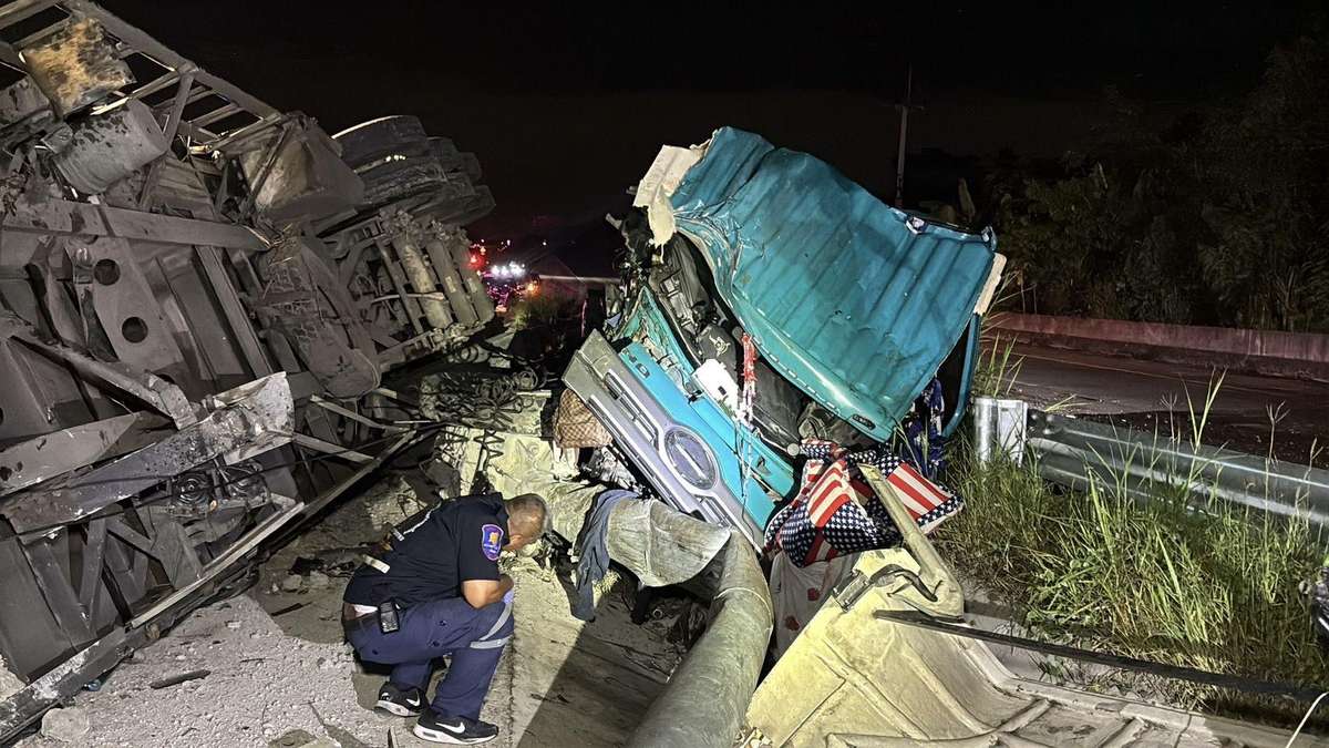 Sattelschlepper überschlägt sich in Pattaya