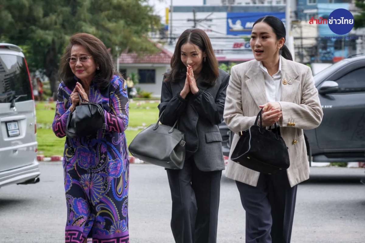 Thaksin trifft Familie im Gefängnis Thaksin trifft Familie im Gefängnis